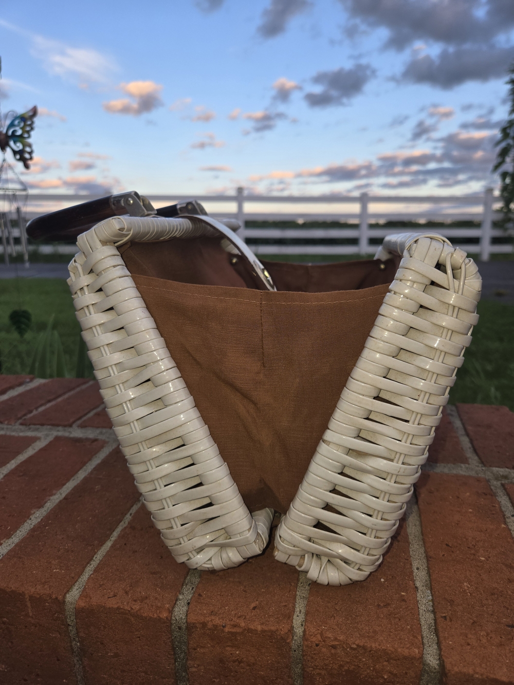 White Wicker Woven Top-Handle Bag with Dark Wood Handle Hand Made Hong Kong - Picture 7 of 11